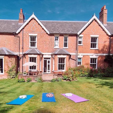Claridge House Bed & Breakfast Lingfield Bagian luar foto