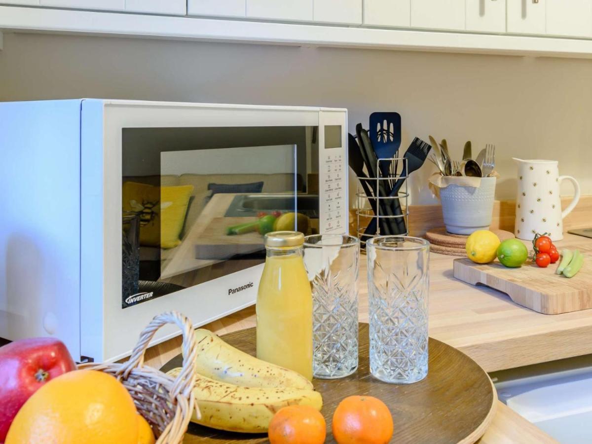 Claridge House Bed & Breakfast Lingfield Bagian luar foto