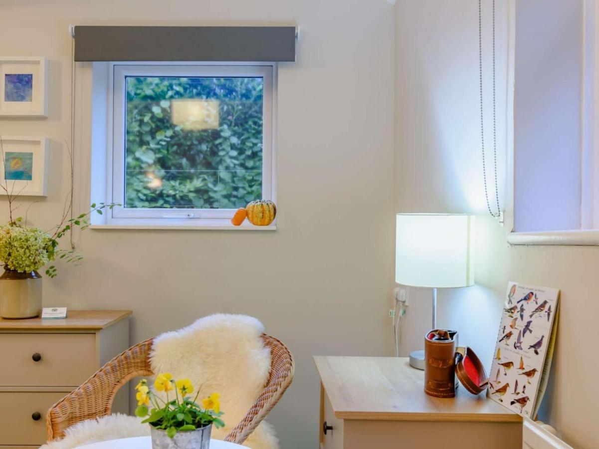 Claridge House Bed & Breakfast Lingfield Bagian luar foto