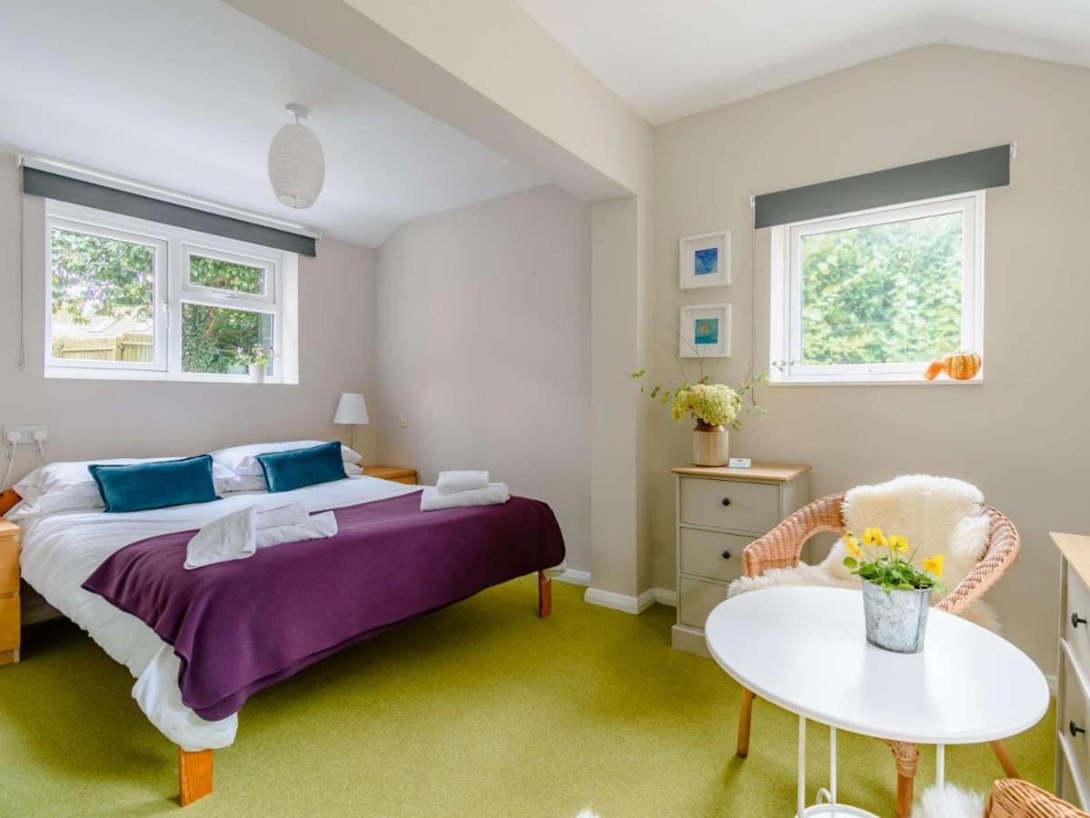 Claridge House Bed & Breakfast Lingfield Bagian luar foto
