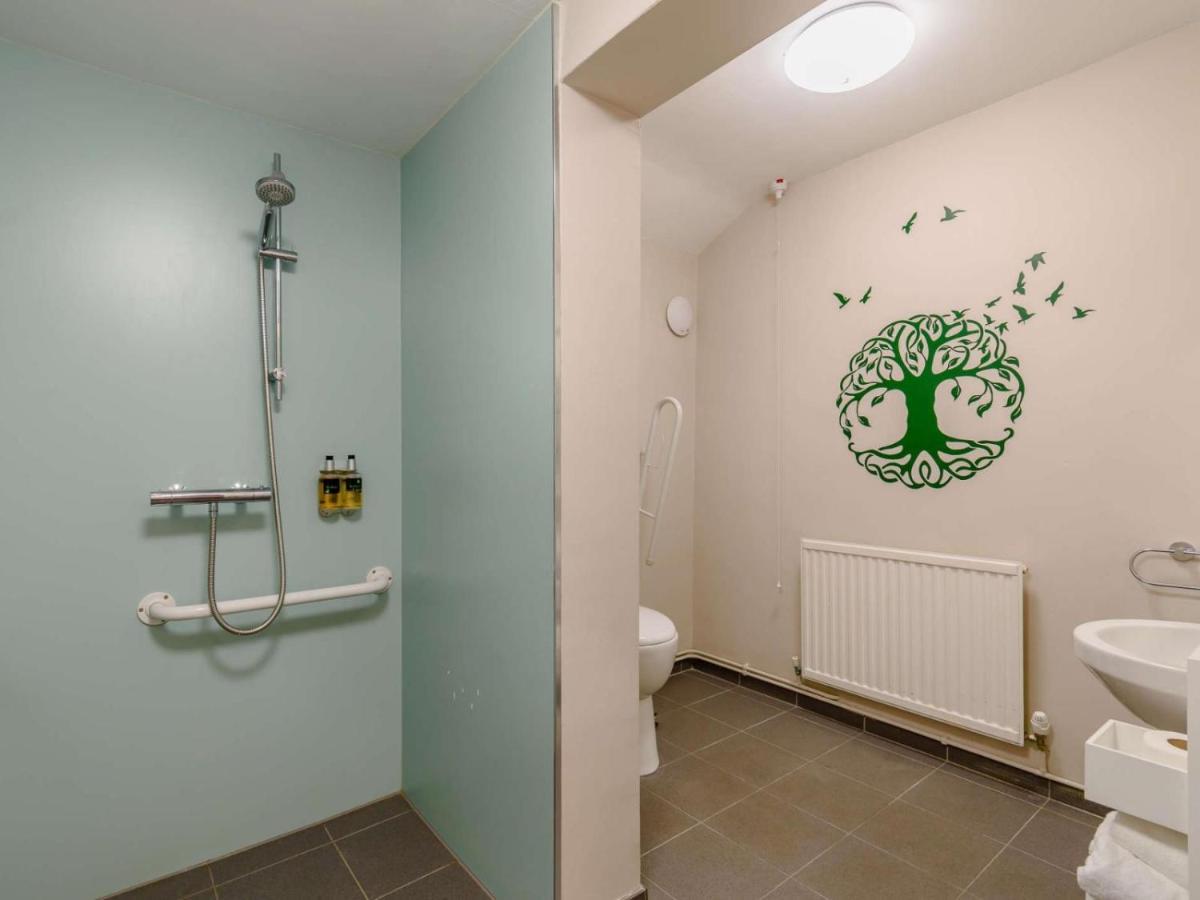Claridge House Bed & Breakfast Lingfield Bagian luar foto