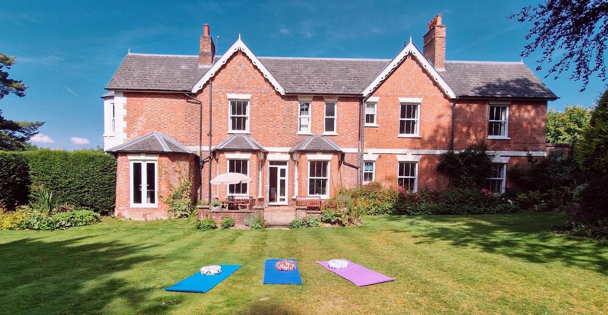 Claridge House Bed & Breakfast Lingfield Bagian luar foto