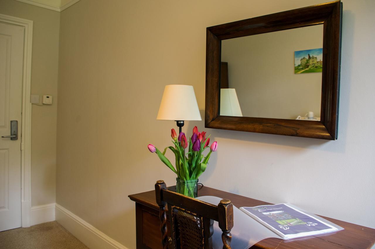 Claridge House Bed & Breakfast Lingfield Bagian luar foto