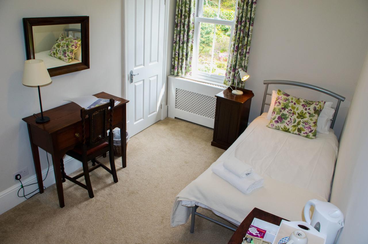 Claridge House Bed & Breakfast Lingfield Bagian luar foto
