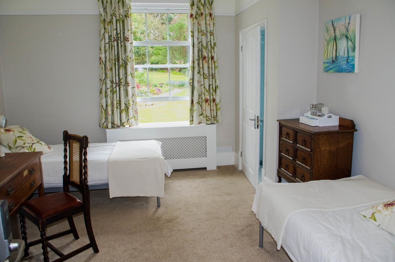 Claridge House Bed & Breakfast Lingfield Bagian luar foto