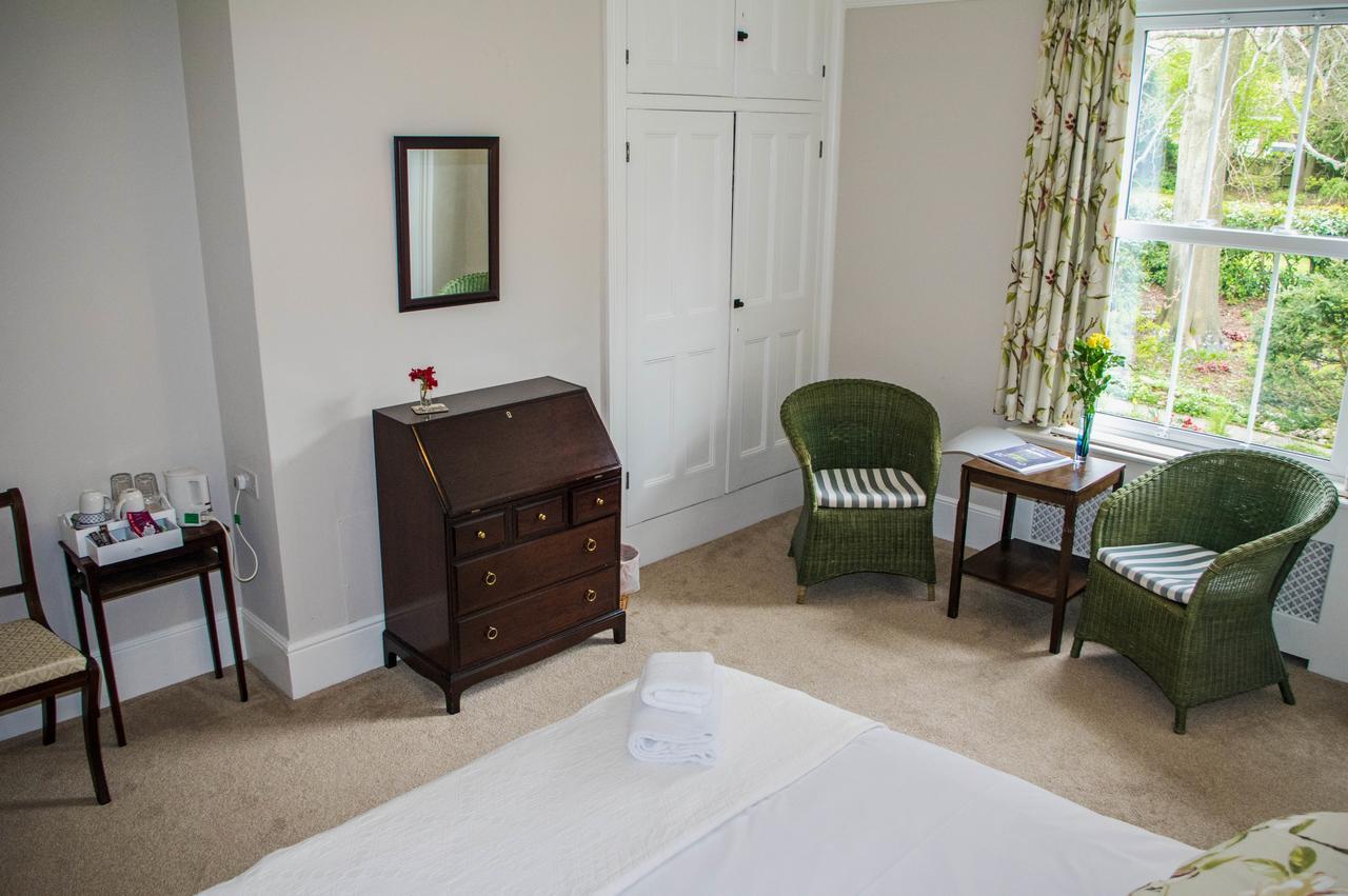 Claridge House Bed & Breakfast Lingfield Bagian luar foto